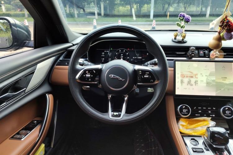 Used Jaguar XFL 2021 XFL 2.0T P250 Two-Wheel-Drive Elite Sport Edition Steering Wheel
