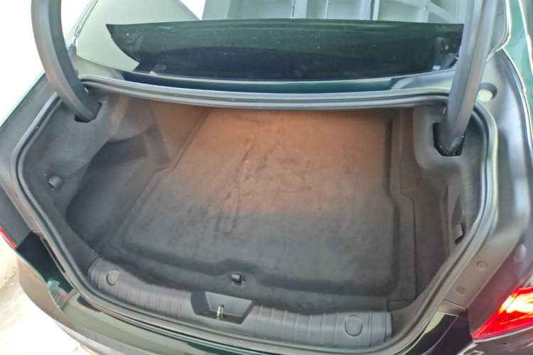 Used Jaguar XFL 2021 XFL 2.0T P300 All-Wheel-Drive Flagship Sport Edition Trunk