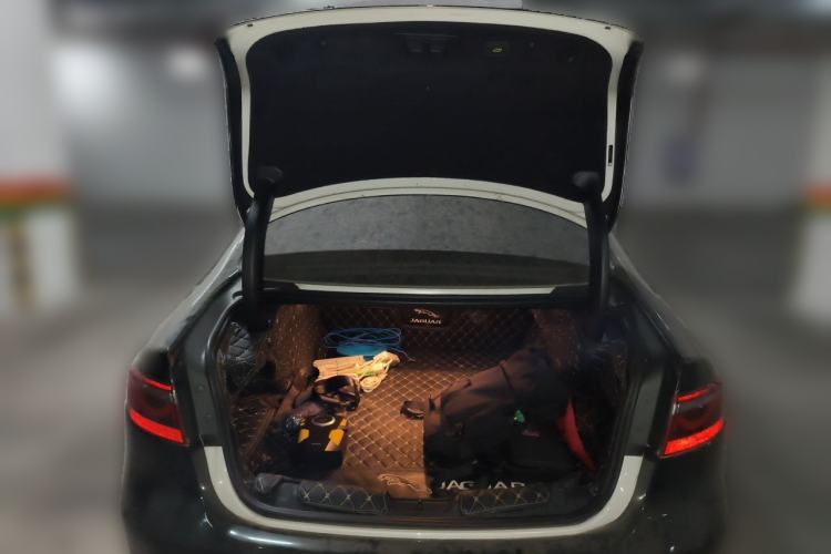 Used Jaguar XFL 2021 XFL 2.0T P250 Two-Wheel-Drive Luxury Deluxe Edition Trunk