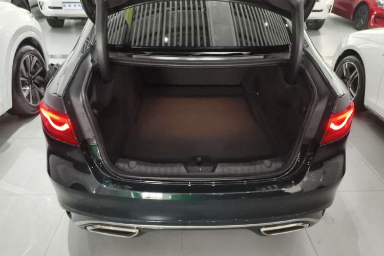 Used Jaguar XFL 2021 XFL 2.0T P250 Two-Wheel-Drive Luxury Deluxe Edition Trunk