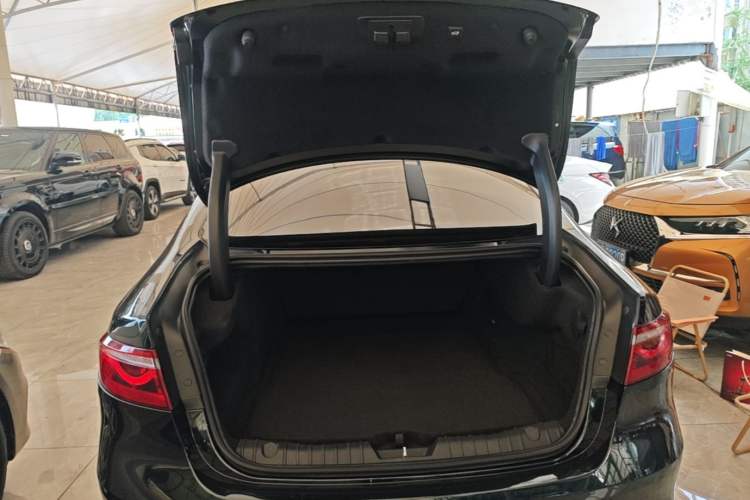 Used Jaguar XFL 2021 XFL 2.0T P250 All-Wheel-Drive Shimmering Black Sport Edition Trunk