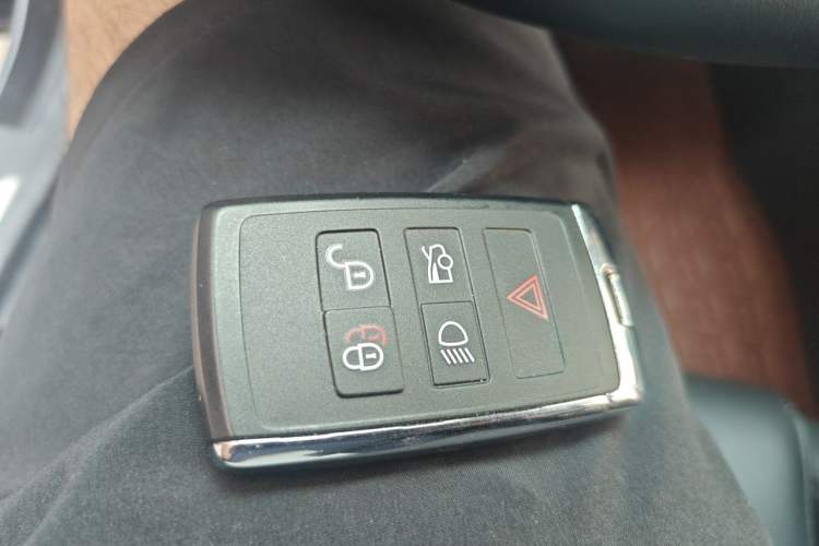Used Jaguar XFL 2021 XFL 2.0T P250 All-Wheel-Drive Shimmering Black Sport Edition Vehicle Key