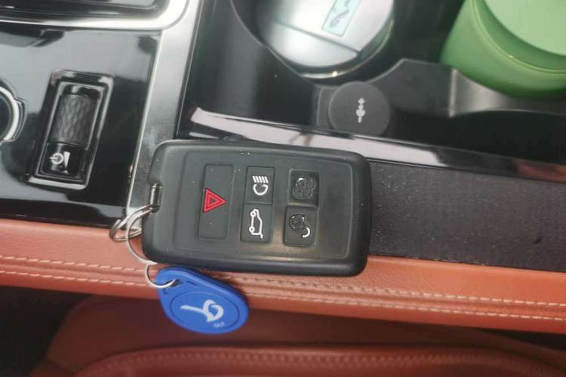 Used Jaguar XFL 2021 XFL 2.0T P250 All-Wheel-Drive Shimmering Black Sport Edition Vehicle Key