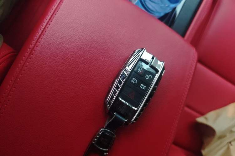 Used Jaguar XFL 2021 XFL 2.0T P250 All-Wheel-Drive Shimmering Black Sport Edition Vehicle Key