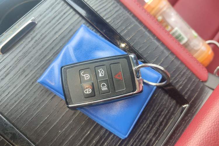Used Jaguar XFL 2021 XFL 2.0T P250 All-Wheel-Drive Shimmering Black Sport Edition Vehicle Key