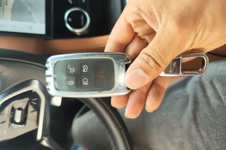 Used Jaguar XFL 2021 XFL 2.0T P250 Two-Wheel-Drive Elite Sport Edition Vehicle Key