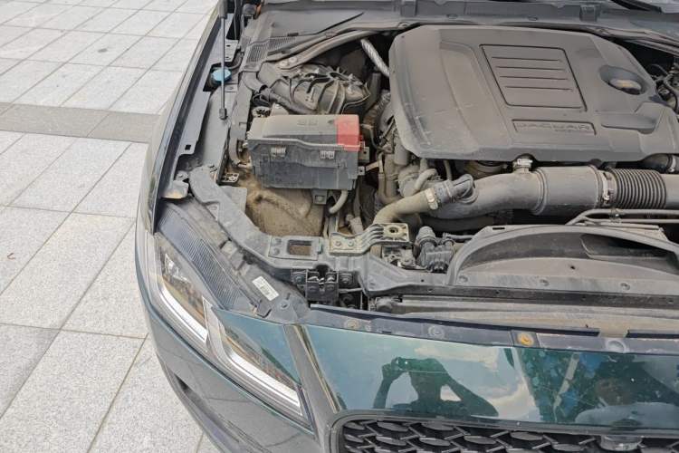 Used Jaguar XFL 2021 XFL 2.0T P250 All-Wheel-Drive Shimmering Black Sport Edition Engine Bay Right