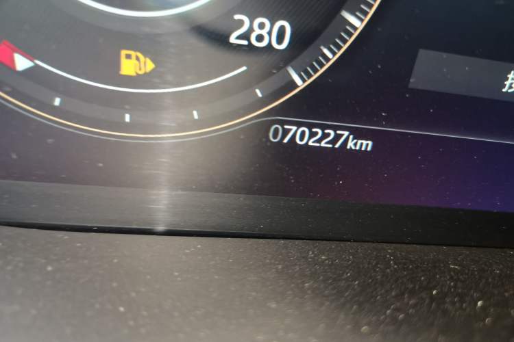 Used Jaguar XFL 2021 XFL 2.0T P250 Two-Wheel-Drive Elite Sport Edition Odometer Close Up