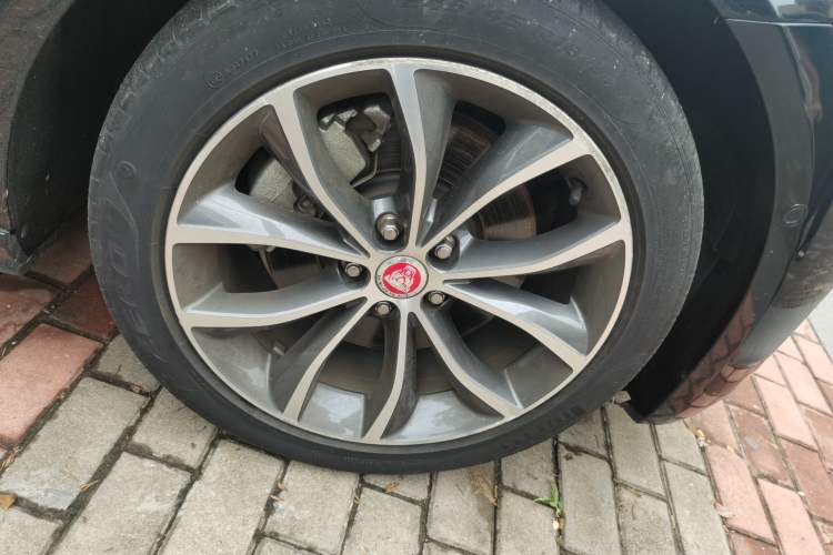 Used Jaguar XFL 2021 XFL 2.0T P250 Two-Wheel-Drive Elite Sport Edition Right Front Wheel Hub