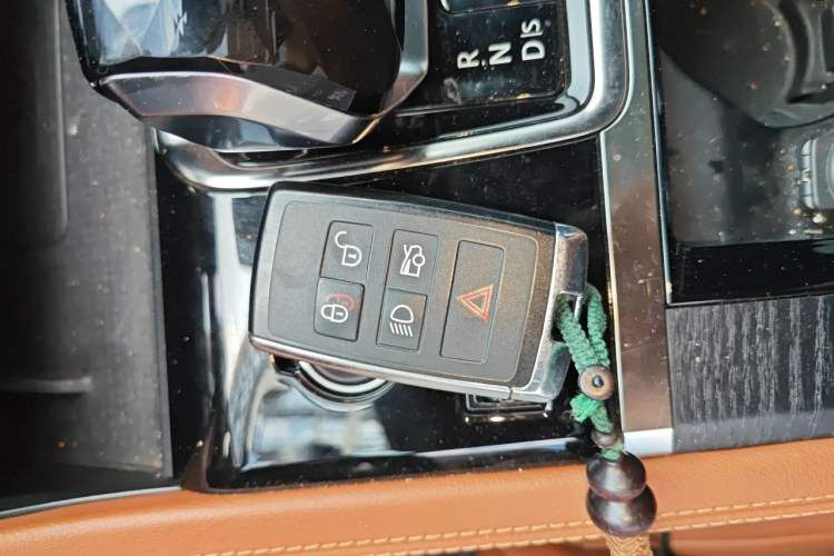 Used Jaguar XFL 2021 XFL 2.0T P250 All-Wheel-Drive Shimmering Black Sport Edition Vehicle Key