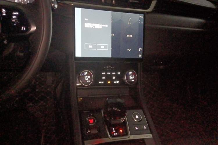 Used Jaguar XFL 2021 XFL 2.0T P200 Two-Wheel-Drive Elite Luxury Edition Audio And AC Panel