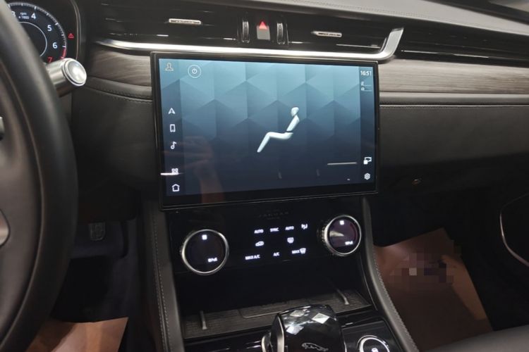Used Jaguar XFL 2021 XFL 2.0T P200 Two-Wheel-Drive Elite Luxury Edition Audio And AC Panel