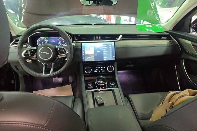 Used Jaguar XFL 2021 XFL 2.0T P200 Two-Wheel-Drive Elite Luxury Edition Center Console