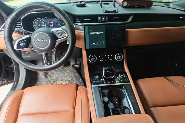 Used Jaguar XFL 2021 XFL 2.0T P250 Two-Wheel-Drive Elite Sport Edition Center Console