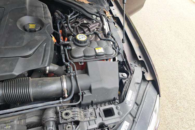 Used Jaguar XFL 2021 XFL 2.0T P250 Two-Wheel-Drive Elite Sport Edition Engine Bay Left