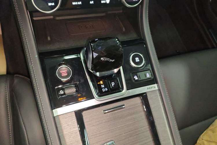 Used Jaguar XFL 2021 XFL 2.0T P200 Two-Wheel-Drive Elite Luxury Edition Gear Lever