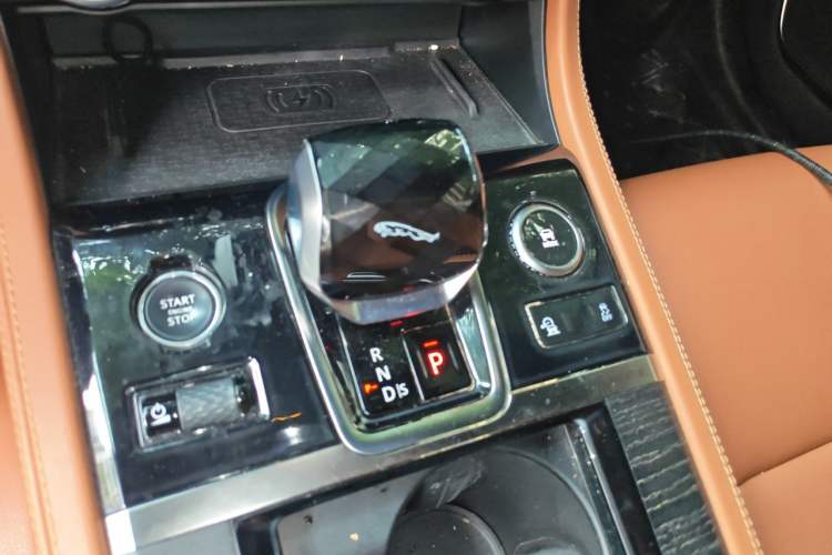 Used Jaguar XFL 2021 XFL 2.0T P250 Two-Wheel-Drive Elite Sport Edition Gear Lever