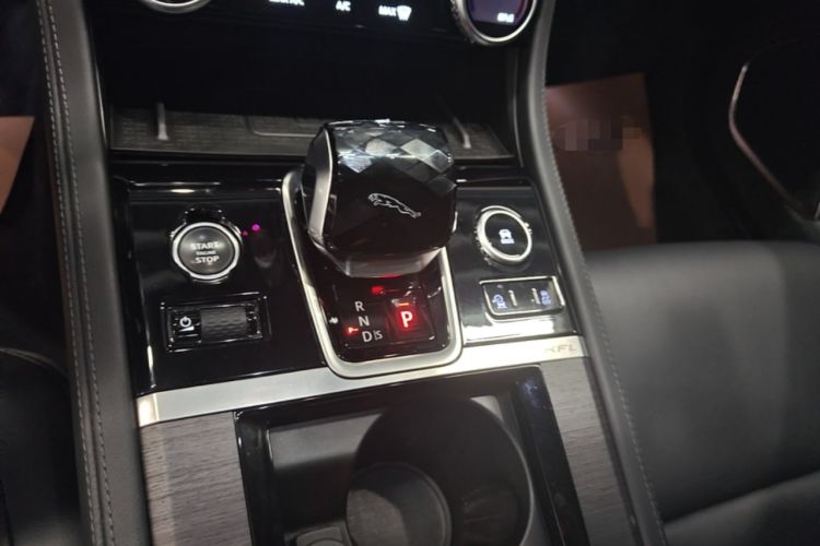 Used Jaguar XFL 2021 XFL 2.0T P200 Two-Wheel-Drive Elite Luxury Edition Gear Lever