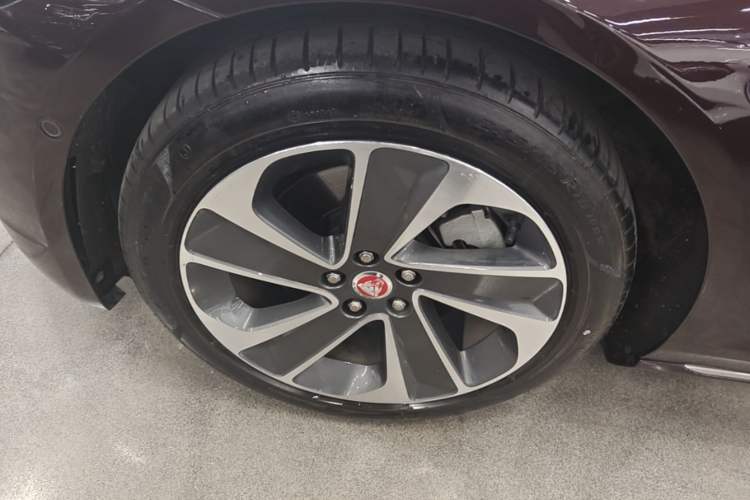 Used Jaguar XFL 2021 XFL 2.0T P200 Two-Wheel-Drive Elite Luxury Edition Left Front Wheel Hub