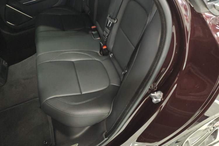 Used Jaguar XFL 2021 XFL 2.0T P200 Two-Wheel-Drive Elite Luxury Edition Left Rear Seat