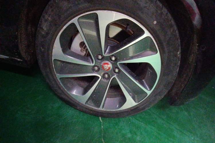 Used Jaguar XFL 2021 XFL 2.0T P200 Two-Wheel-Drive Elite Luxury Edition Right Front Wheel Hub