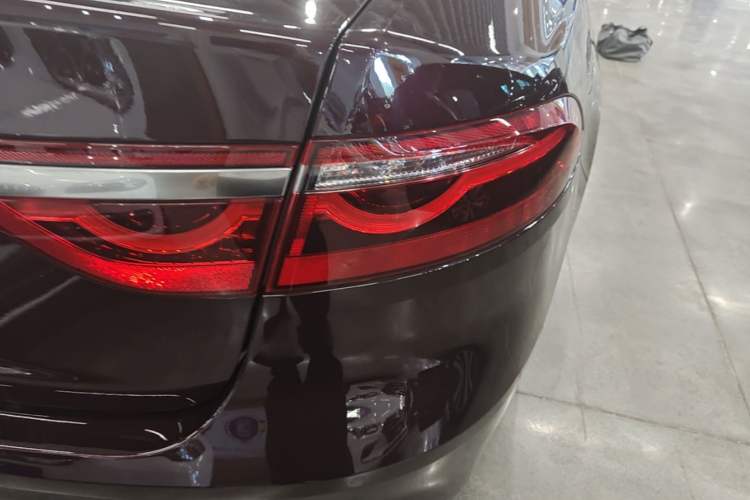 Used Jaguar XFL 2021 XFL 2.0T P200 Two-Wheel-Drive Elite Luxury Edition Right Rear Taillight