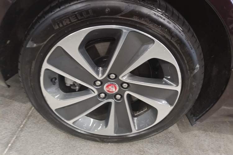 Used Jaguar XFL 2021 XFL 2.0T P200 Two-Wheel-Drive Elite Luxury Edition Right Rear Wheel Hub
