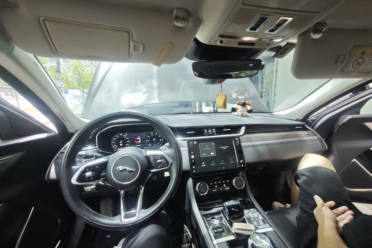 Used Jaguar XFL 2021 XFL 2.0T P250 Two-Wheel-Drive Luxury Deluxe Edition Center Console