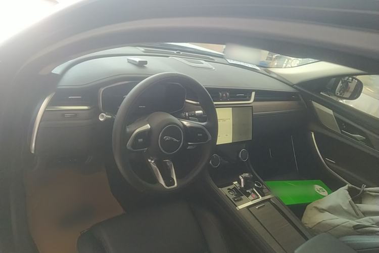 Used Jaguar XFL 2021 XFL 2.0T P200 Two-Wheel-Drive Elite Luxury Edition Center Console