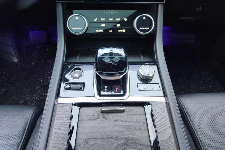 Used Jaguar XFL 2021 XFL 2.0T P250 Two-Wheel-Drive Luxury Deluxe Edition Gear Lever
