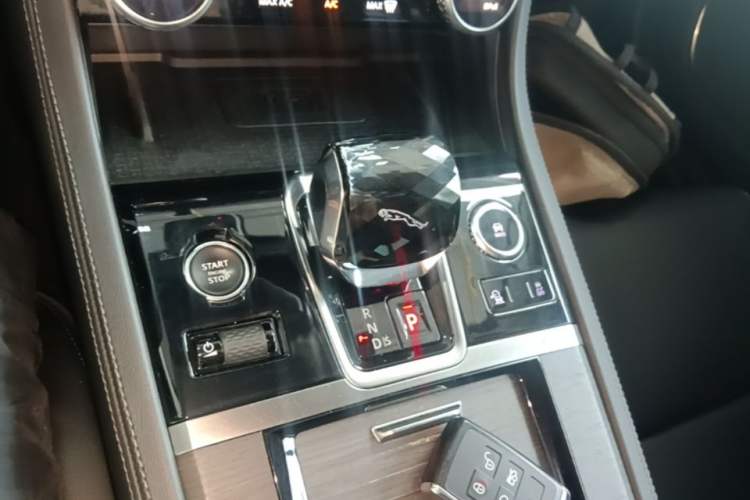 Used Jaguar XFL 2021 XFL 2.0T P200 Two-Wheel-Drive Elite Luxury Edition Gear Lever