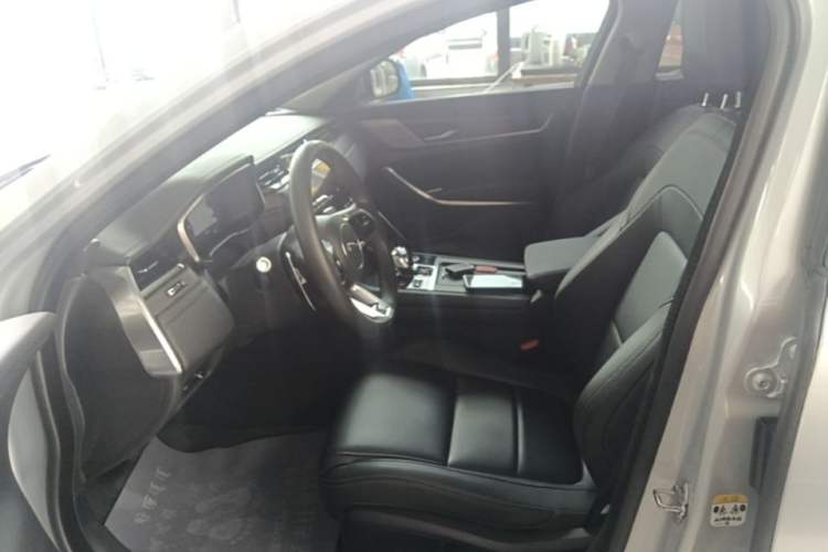 Used Jaguar XFL 2021 XFL 2.0T P200 Two-Wheel-Drive Elite Luxury Edition Left Front Seat