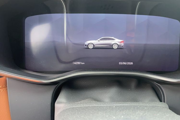 Used Jaguar XFL 2021 XFL 2.0T P250 All-Wheel-Drive Shimmering Black Sport Edition Odometer Close Up
