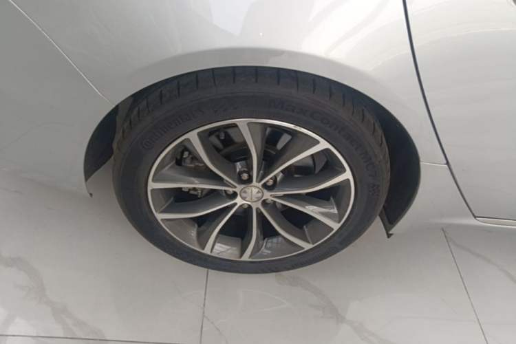 Used Jaguar XFL 2021 XFL 2.0T P200 Two-Wheel-Drive Elite Luxury Edition Right Rear Wheel Hub