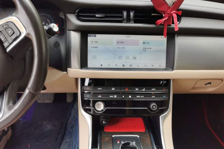 Used Jaguar XFL 2021 XFL 2.0T P250 Two-Wheel-Drive Luxury Deluxe Edition Audio And AC Panel