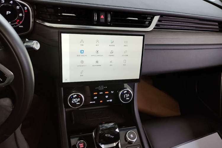 Used Jaguar XFL 2021 XFL 2.0T P200 Two-Wheel-Drive Elite Luxury Edition Audio And AC Panel