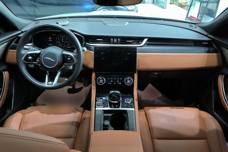 Used Jaguar XFL 2021 XFL 2.0T P250 All-Wheel-Drive Shimmering Black Sport Edition Center Console