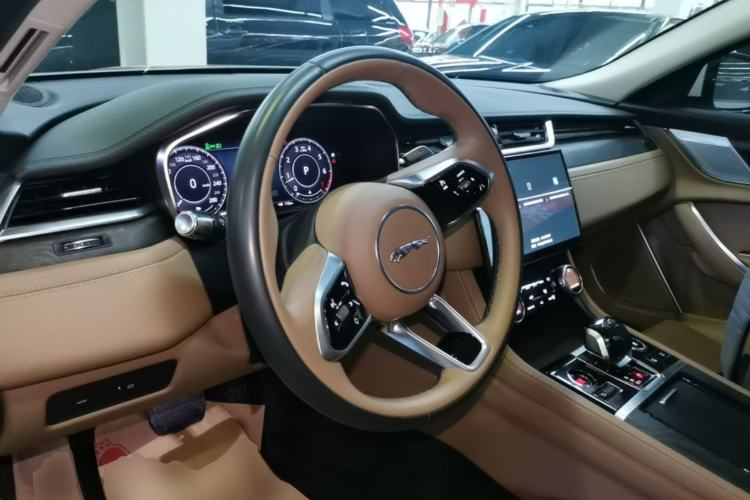 Used Jaguar XFL 2021 XFL 2.0T P250 Two-Wheel-Drive Luxury Deluxe Edition Center Console