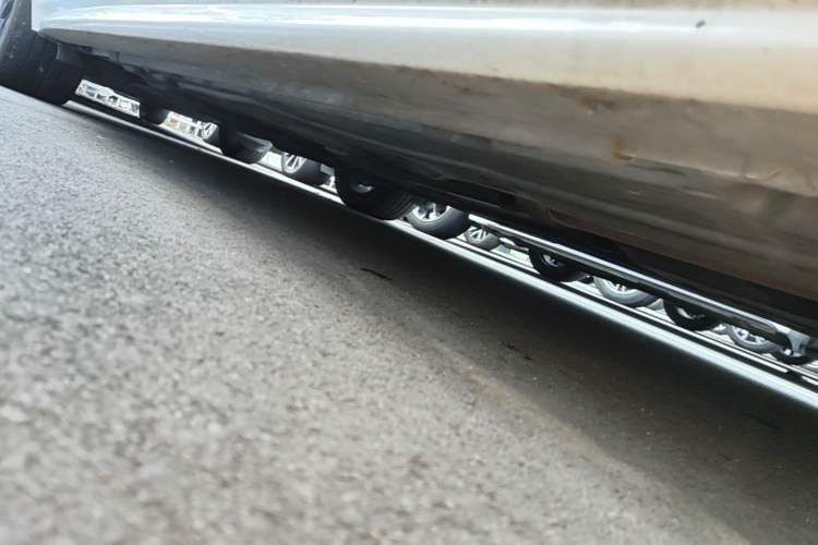 Used Jaguar XFL 2021 XFL 2.0T P250 All-Wheel-Drive Shimmering Black Sport Edition Chassis Front Right
