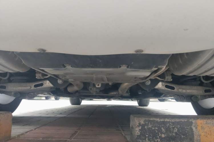 Used Jaguar XFL 2021 XFL 2.0T P250 Two-Wheel-Drive Elite Sport Edition Chassis Rear