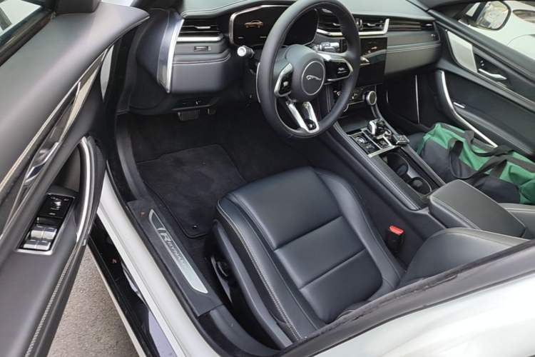 Used Jaguar XFL 2021 XFL 2.0T P250 All-Wheel-Drive Shimmering Black Sport Edition Driver Seat