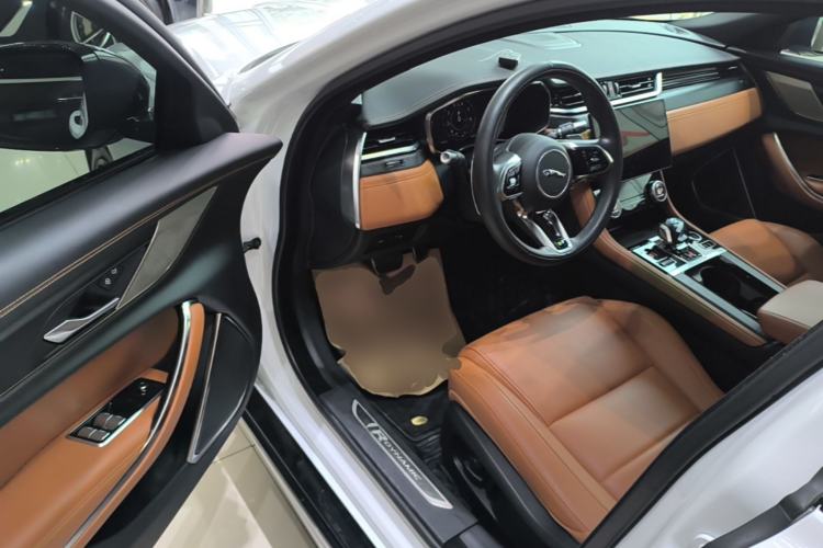 Used Jaguar XFL 2021 XFL 2.0T P250 All-Wheel-Drive Shimmering Black Sport Edition Driver Seat