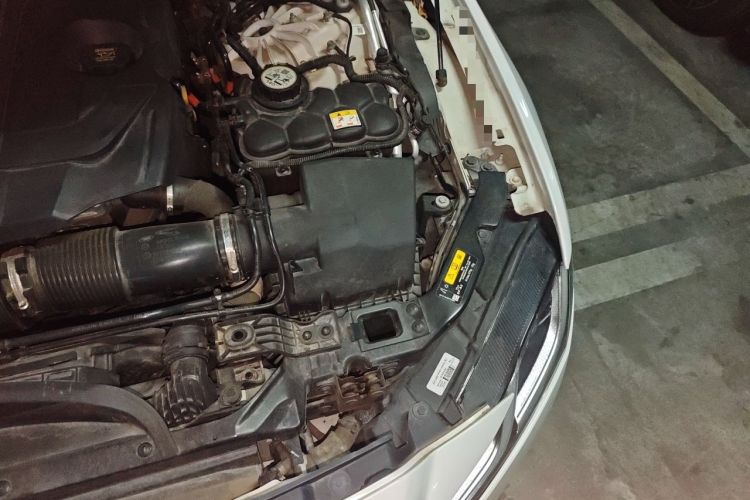Used Jaguar XFL 2021 XFL 2.0T P250 Two-Wheel-Drive Luxury Deluxe Edition Engine Bay Left