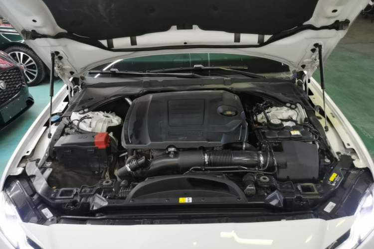 Used Jaguar XFL 2021 XFL 2.0T P250 Two-Wheel-Drive Luxury Deluxe Edition Engine Bay