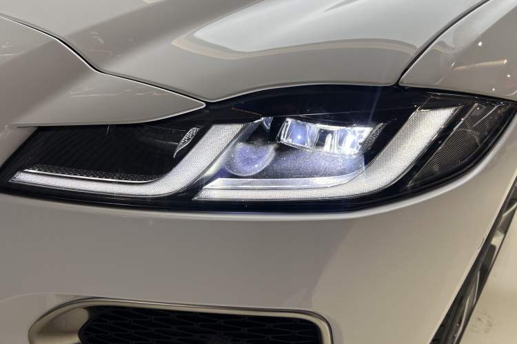 Used Jaguar XFL 2021 XFL 2.0T P200 Two-Wheel-Drive Elite Luxury Edition Exterior 3