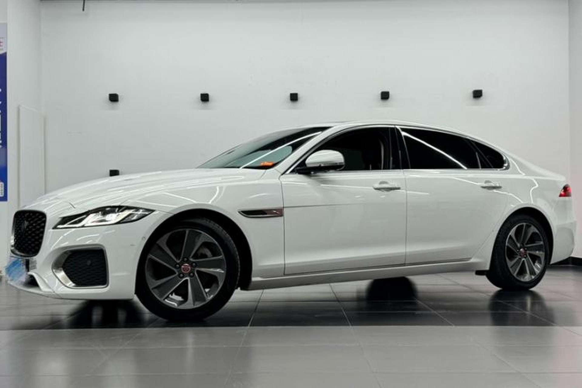 Used Jaguar XFL 2021 XFL 2.0T P200 Two-Wheel-Drive Elite Luxury Edition Front Left 45 Deg