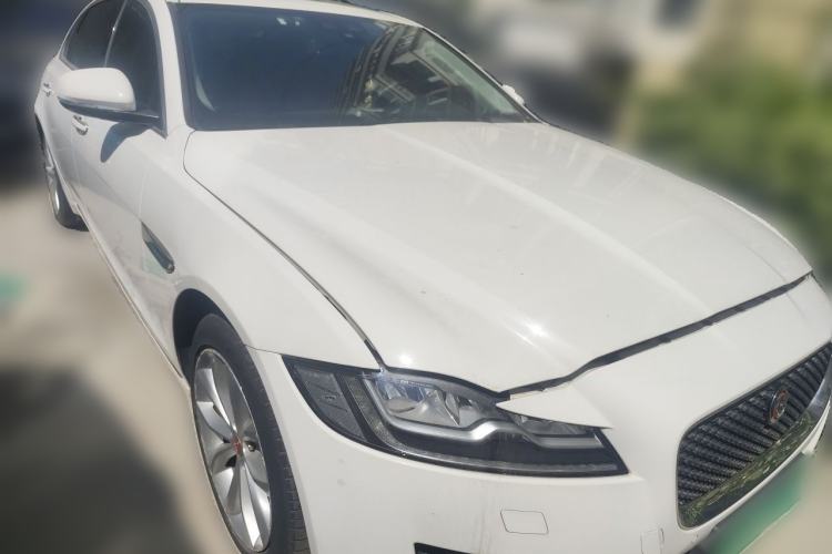 Used Jaguar XFL 2021 XFL 2.0T P250 Two-Wheel-Drive Luxury Deluxe Edition Front Right 45 Deg