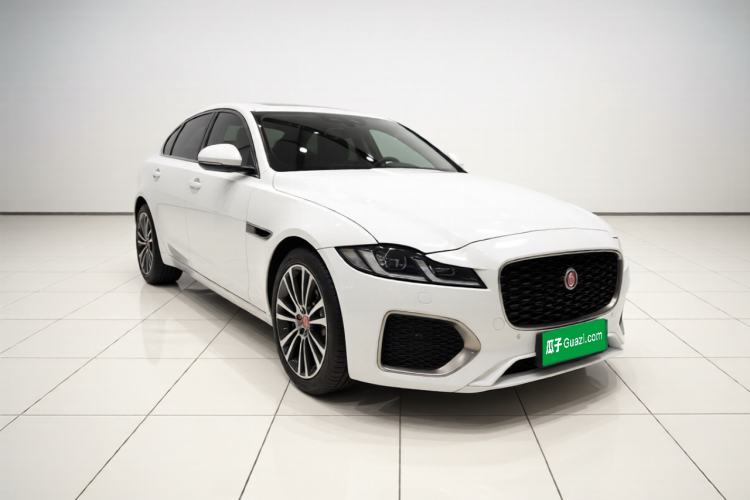 Used Jaguar XFL 2021 XFL 2.0T P250 Two-Wheel-Drive Luxury Deluxe Edition Front Right 45 Deg