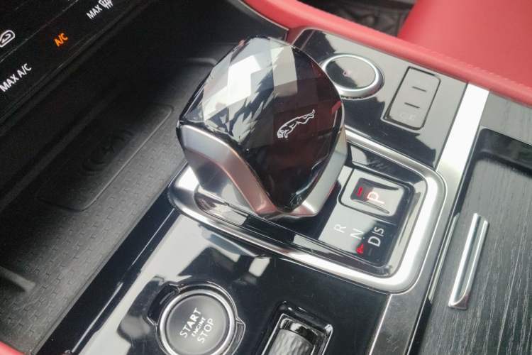 Used Jaguar XFL 2021 XFL 2.0T P250 Two-Wheel-Drive Elite Sport Edition Gear Lever