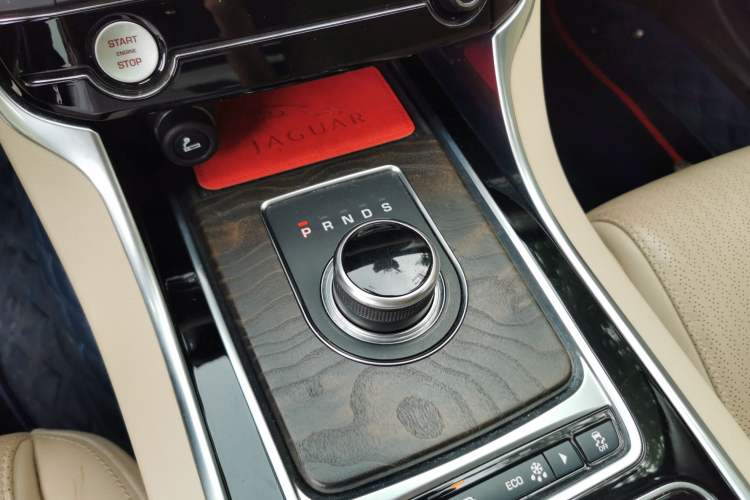 Used Jaguar XFL 2021 XFL 2.0T P250 Two-Wheel-Drive Luxury Deluxe Edition Gear Lever